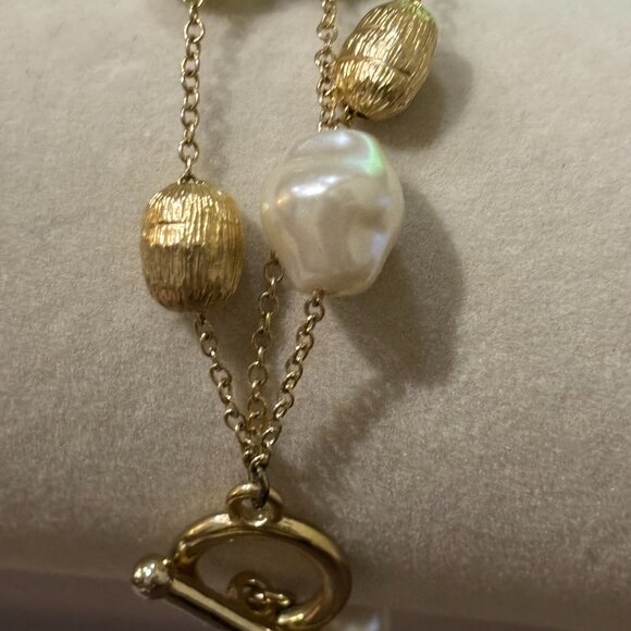 3 Strand Bracelet featuring faux pearls ,gold toned and crystal beads accents - Picture 10 of 11